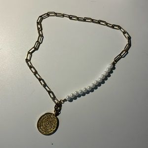 Gold and pearl pendant necklace